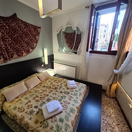 Frari Luxury Feriehus Venedig